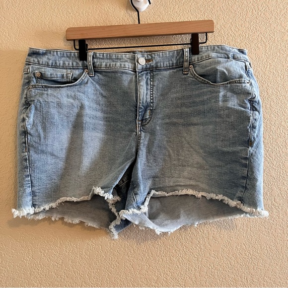 torrid Pants - Torrid Mid-Rise Vintage Stretch Short Size 22